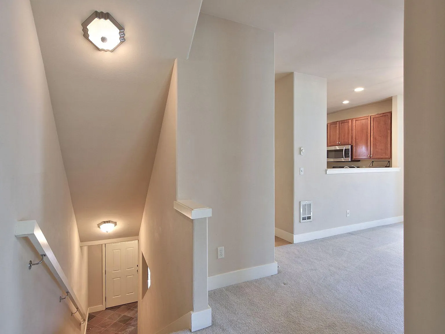 2109 NE 50th Way — Photo 4