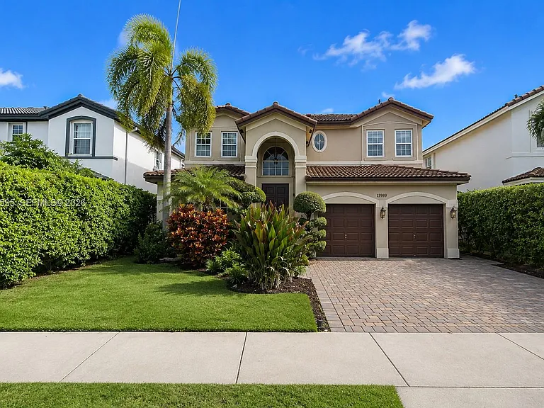 13989 SW 155th Ter — Photo 1