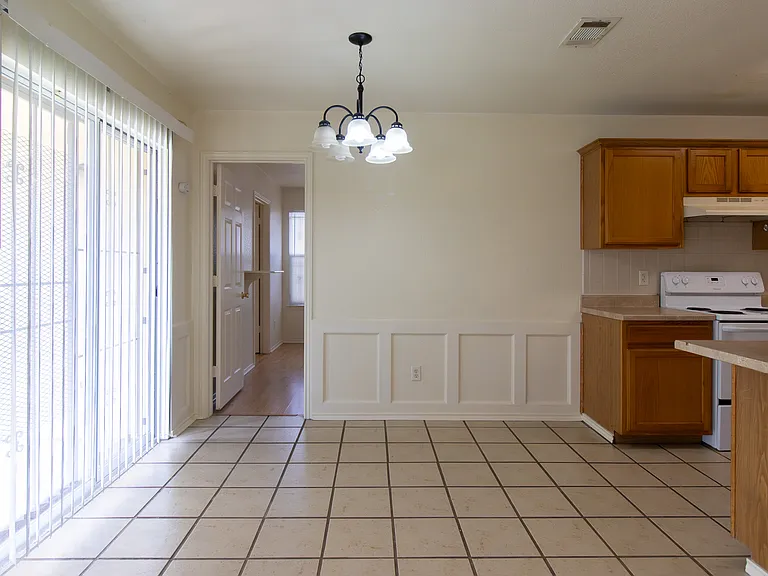 1203 Fox Creek Dr — Photo 8