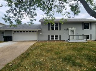 4904 W Roughrider Cir, Mandan, ND 58554