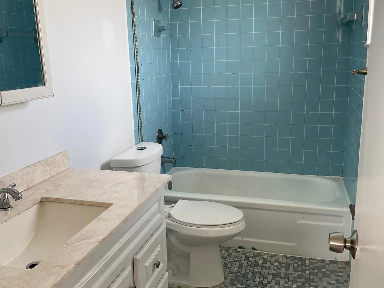 2 bed, 890 sqft, $1,900 — Photo 3