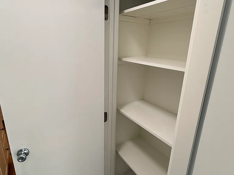 Beverly Rossmore Apartments — Photo 18