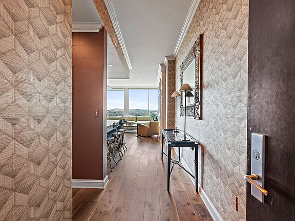 5th image of 900 20th Ave S APT 1610