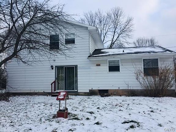2nd image of 115 Stillwater Dr