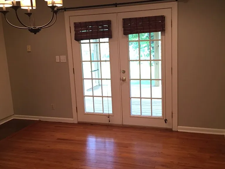 1218 W White Oak Dr — Photo 6