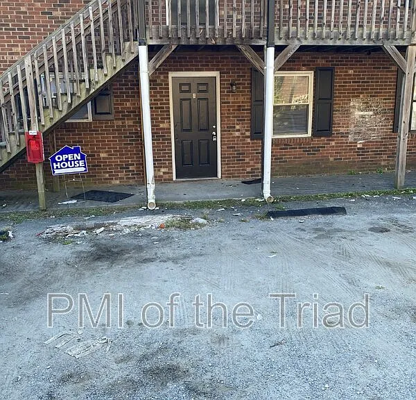 1600 Oak Croft Ct #C — Photo 2