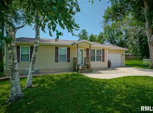 111 N Garfield St, Roanoke, IL