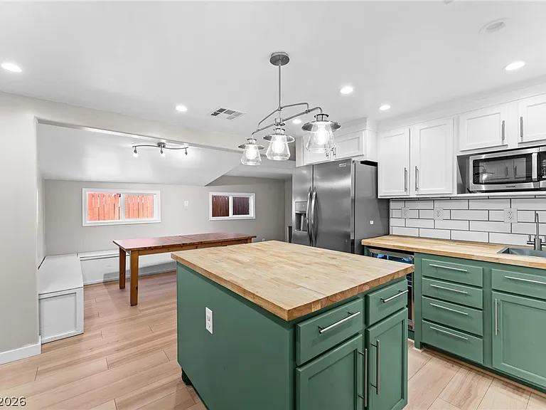 605 L Ave — Photo 22