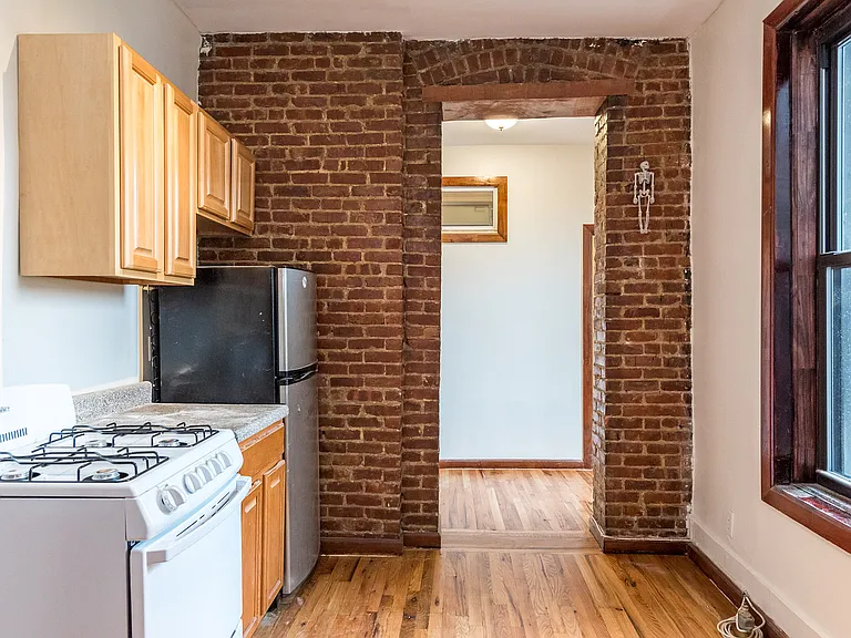 206 Scholes St #25 — Photo 11