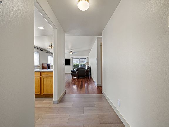 4th image of 2092 Four Oaks Grange Rd