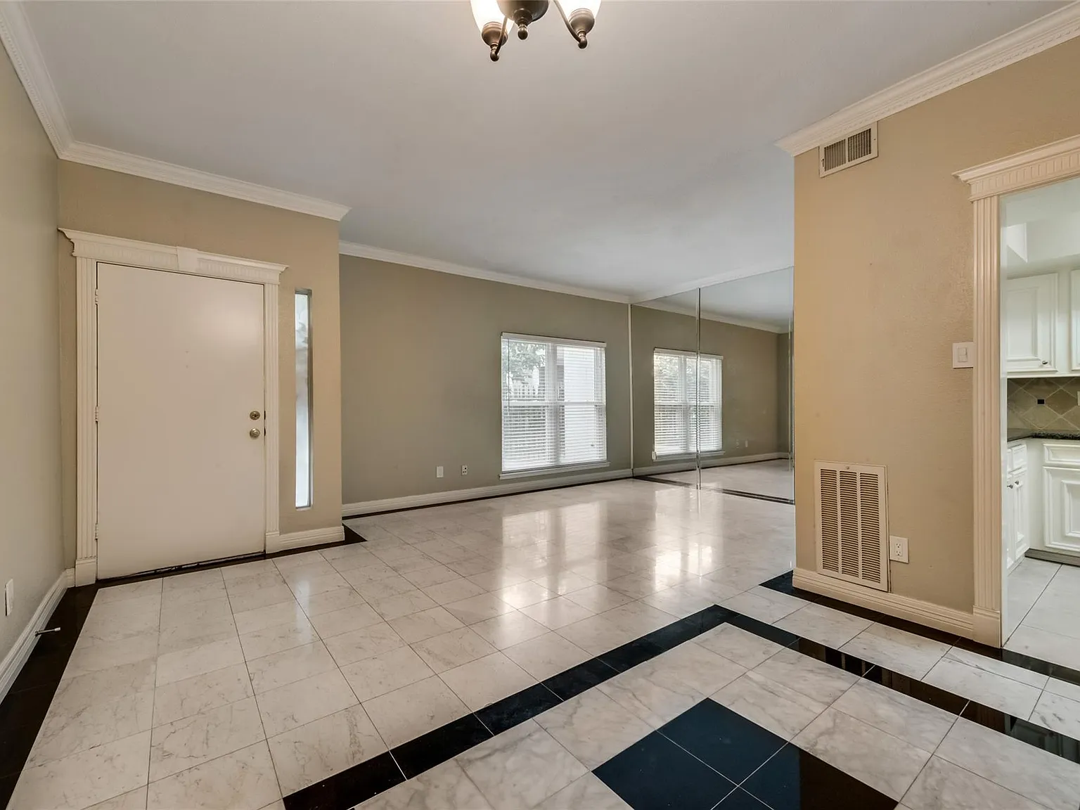 2 bed, 2.5 bath, 1385 sqft, $2,200 — Photo 4