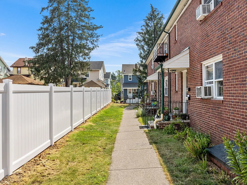 47 E Main St #48