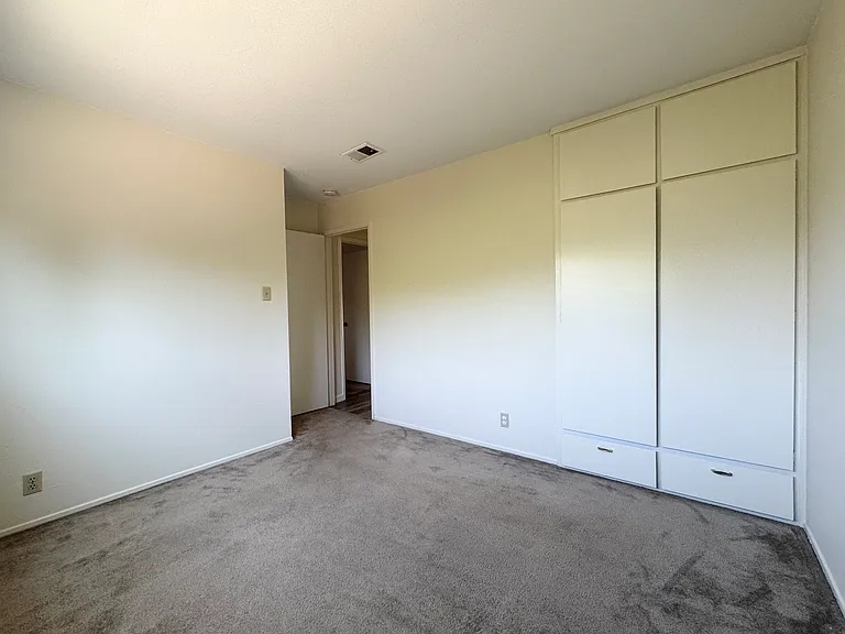 1915 Camargo Dr — Photo 4