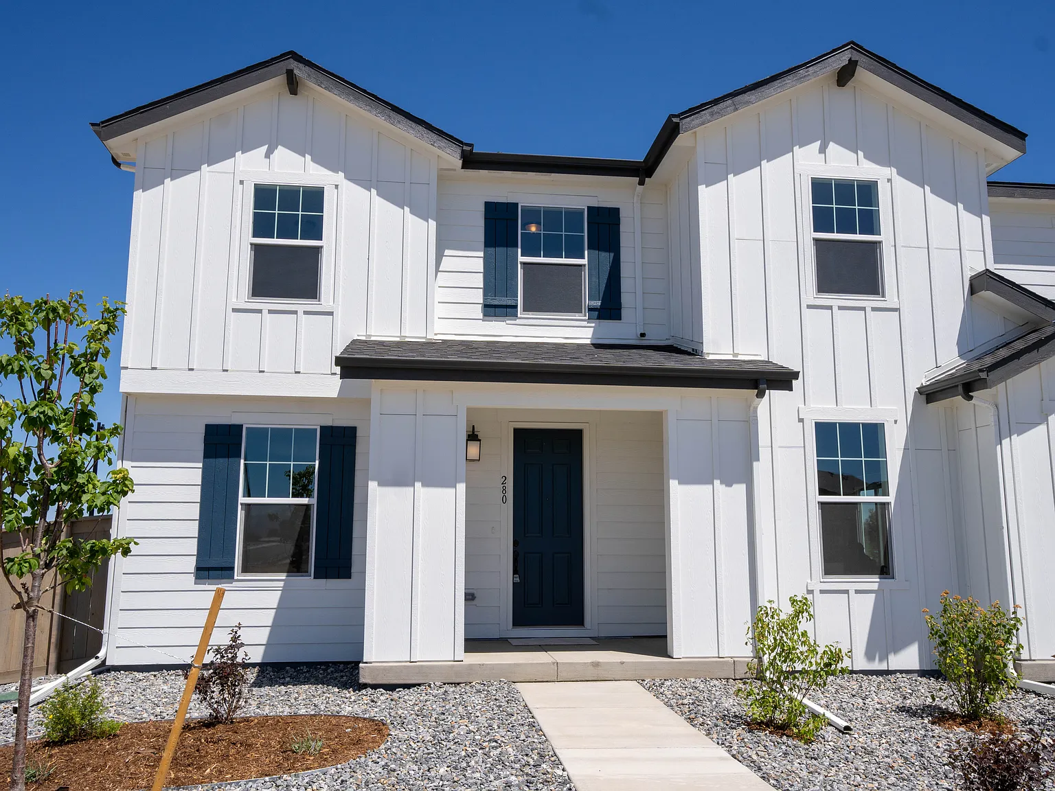 3 bed, 2.5 bath, 2346 sqft, $2,900 — Photo 2
