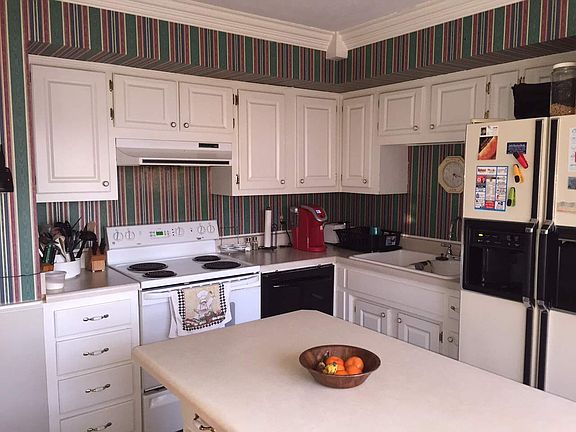2nd image of 113 Whispering Hills Blvd