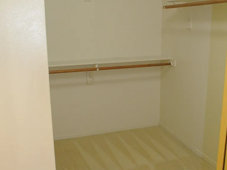 10622 W Mohawk Ln — Photo 5