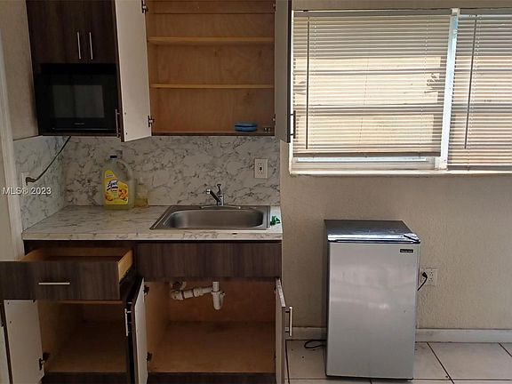 3rd image of 1200 NE 110th St #1