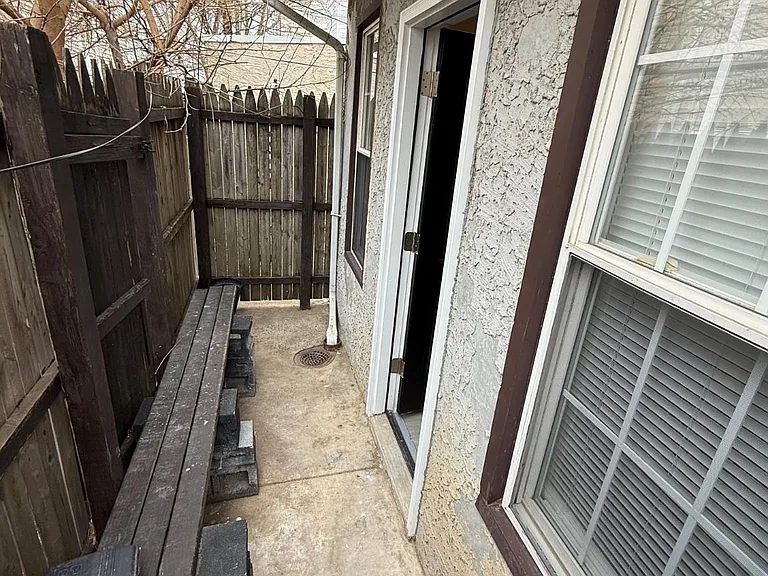 1920 N Darien St — Photo 18