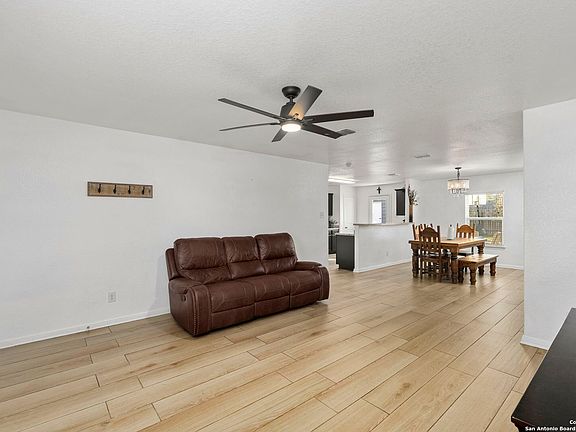 4th image of 2831 Presley Meadow