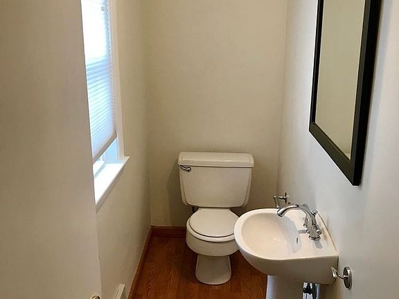 4th image of 20799 Fairmount Blvd