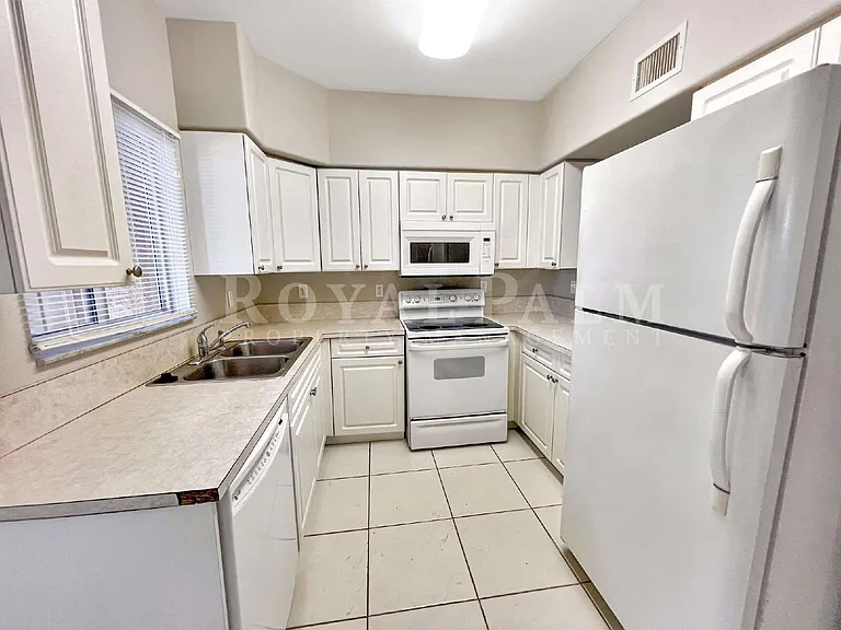 4172 Castilla Cir #105 — Photo 8