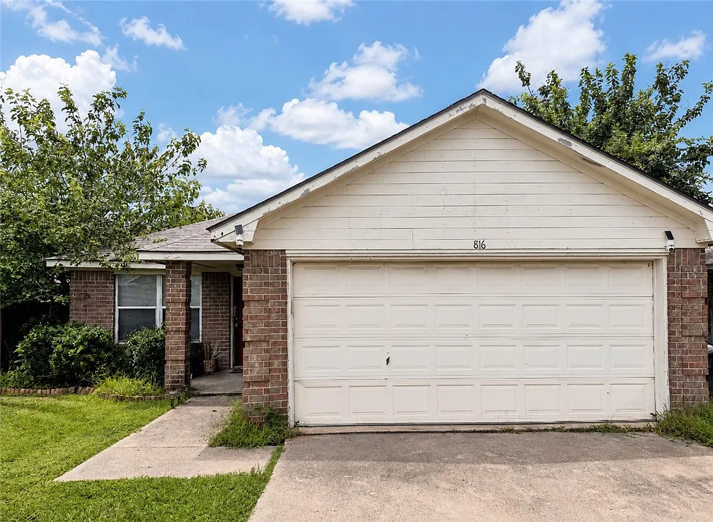 3 bed, 1223 sqft, $1,750 — Photo 1