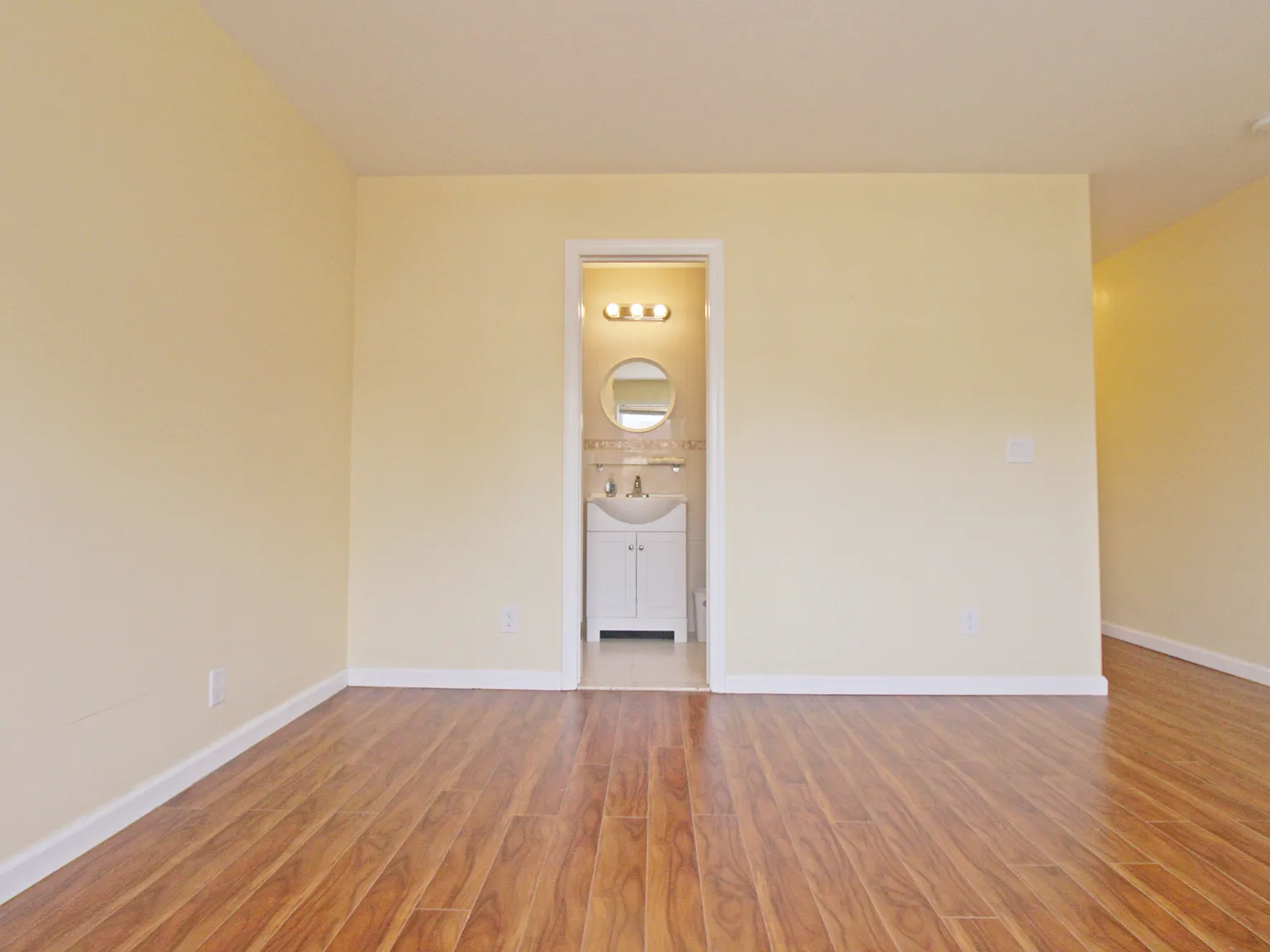 5 bed, $1,150 — Photo 2