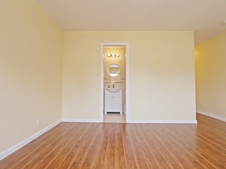 51.5 Cottage St #3E — Photo 16