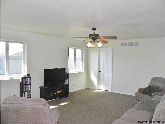 5th image of 612 Wellington Ct