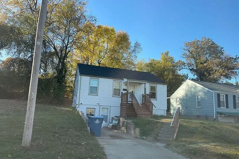 313 Averill Ave photo 1