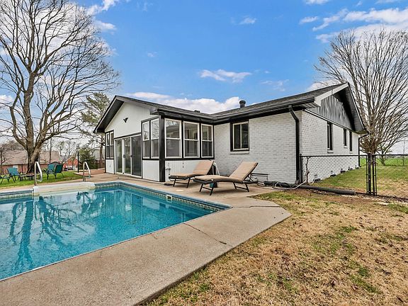 4th image of 403 Old Trenton Rd