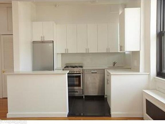4th image of 510 Cathedral Pkwy #10C