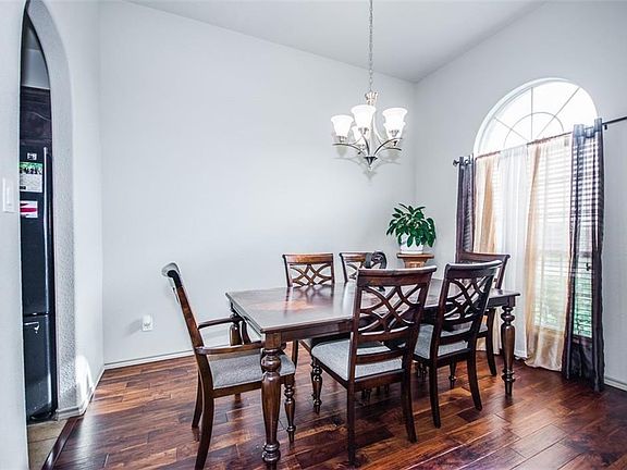 5th image of 8207 Merriweather Dr