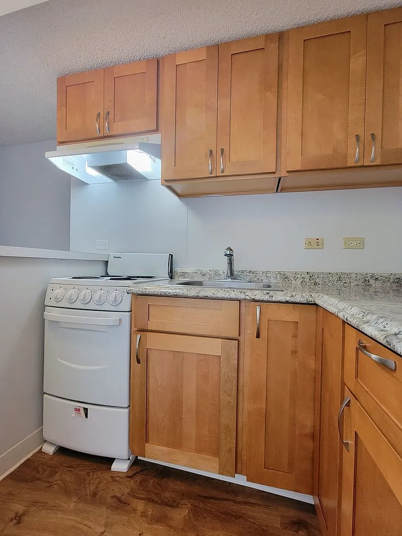 2525 Date St — Photo 4