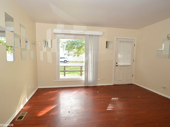 4th image of 22330 Nichols Ave