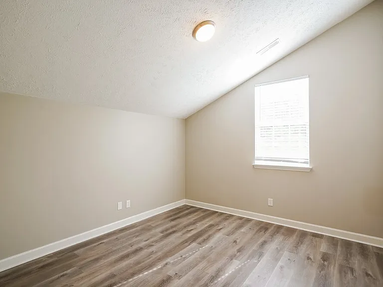 685 Belgium Dr — Photo 14