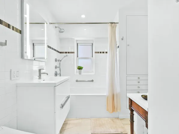 268 East Broadway image 26 of 38