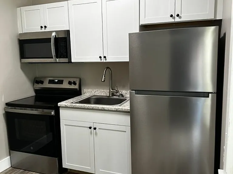 108 Gay St — Photo 15