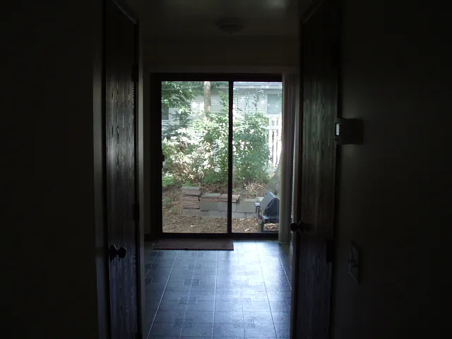 2 bed, 1.5 bath, 1000 sqft, $1,400 — Photo 4