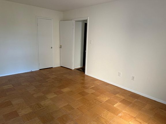 5th image of 11907 Parklawn Dr