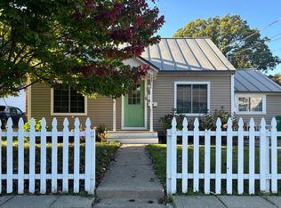 122 Woodbury Rd, Burlington, VT 05408