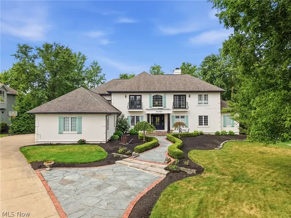 315 Glengarry Dr, Aurora, OH 44202