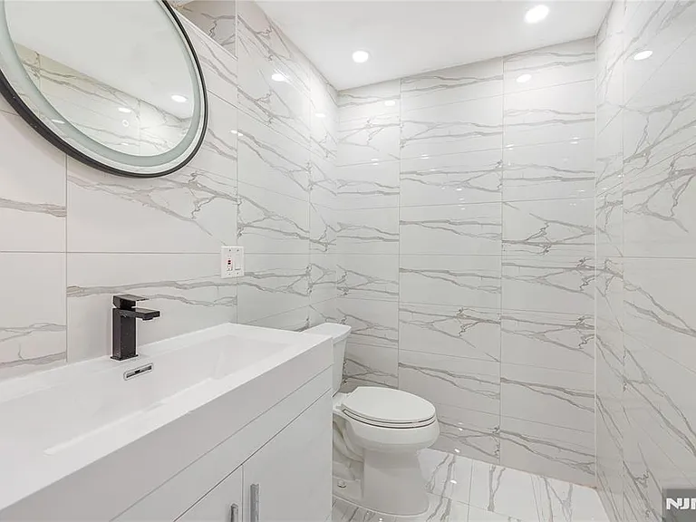 1080 River Rd — Photo 22
