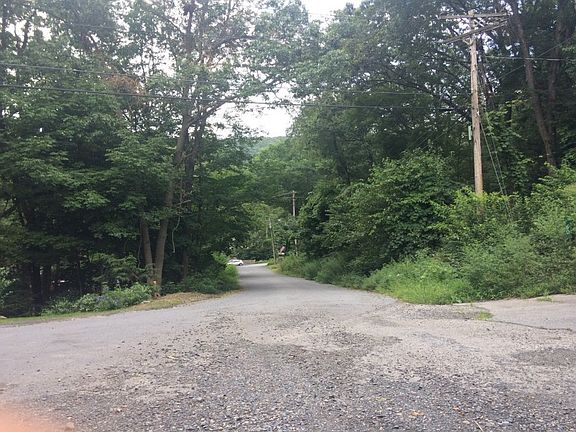 5th image of 60 Lake Dr