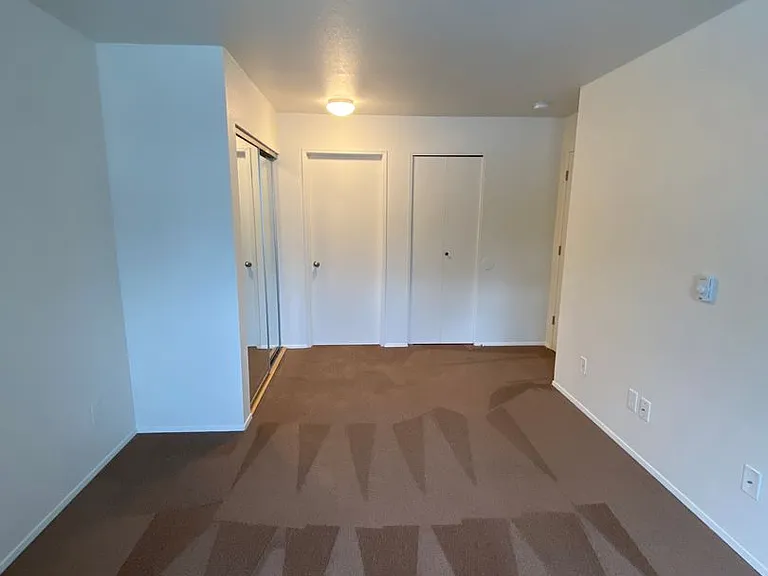 Steeple Chase Apartments — Photo 13