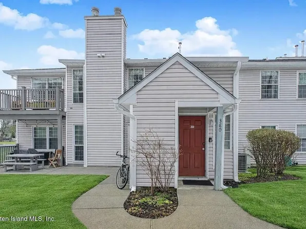 380 Hampton Pl, Morganville, NJ 07751
