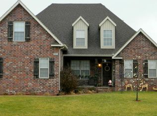 652 N Maplewood Hills Rd, Nixa, MO 65714