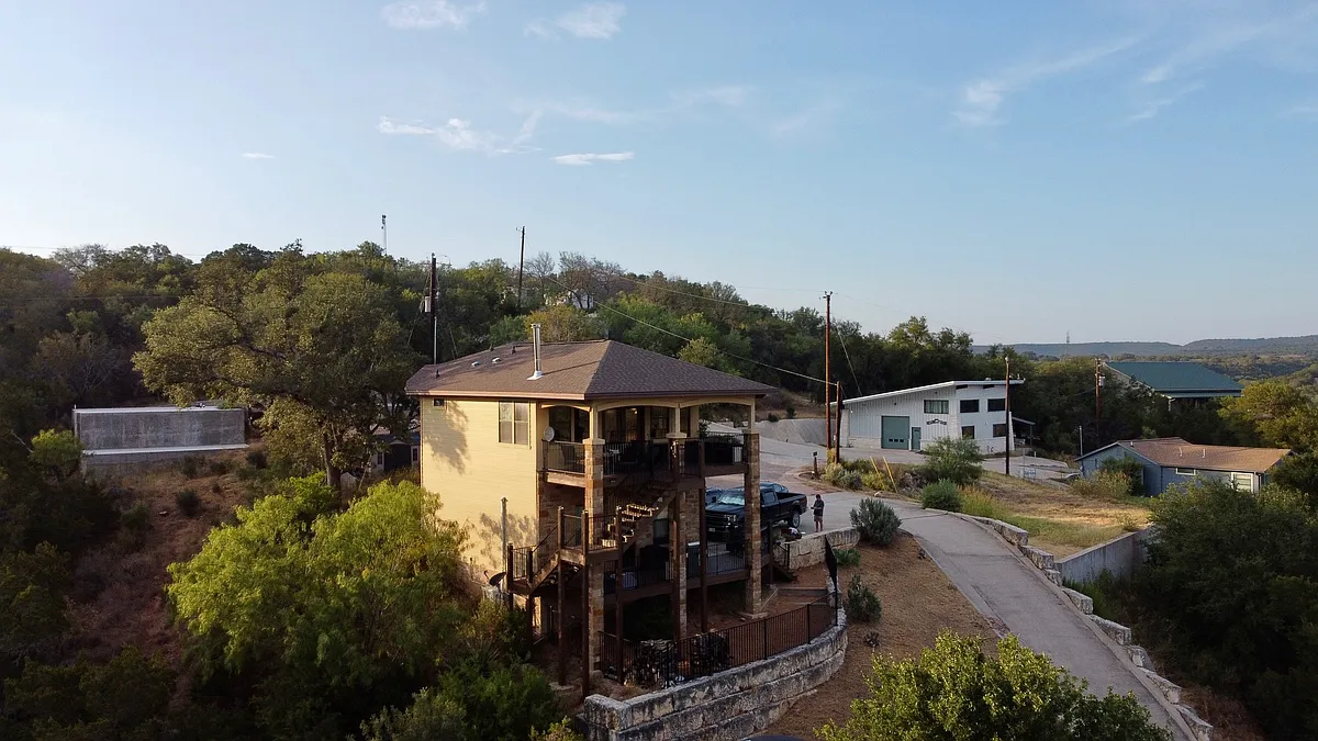 Building Photo - 1690 Hickory Creek Rd