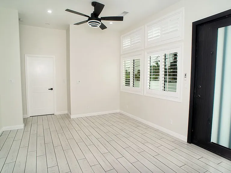 13310 Glenoaks Blvd — Photo 8