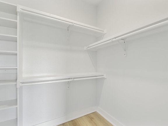 5th image of 2500 Longview St #513
